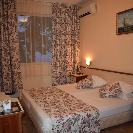 Hotel Ahilea - Free Pool Access 3*