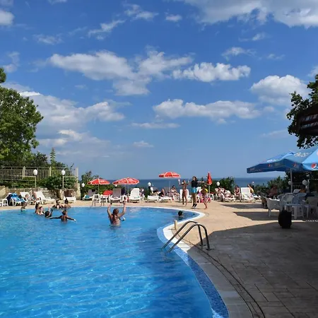 Hotel Ahilea - Free Pool Access Baltsjik