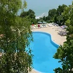 Ahilea - Free Pool Access