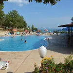 Ahilea - Free Pool Access Hotel