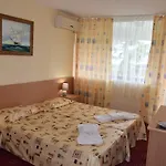 Ahilea - Free Pool Access Hotel