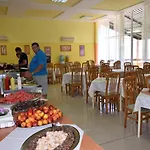 Ahilea - Free Pool Access Hotel