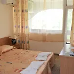 Ahilea - Free Pool Access Hotel