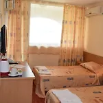 Ahilea - Free Pool Access Hotel