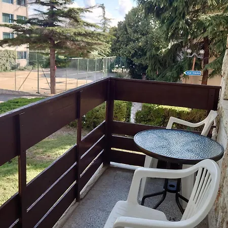 Отель Ahilea - Free Pool Access