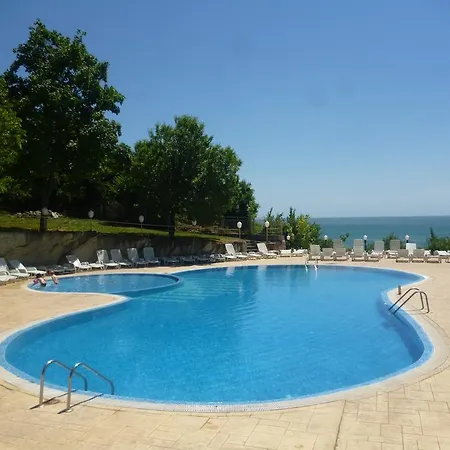 Отель Ahilea - Free Pool Access 3*