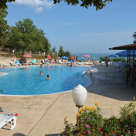 Ahilea - Free Pool Access Отель