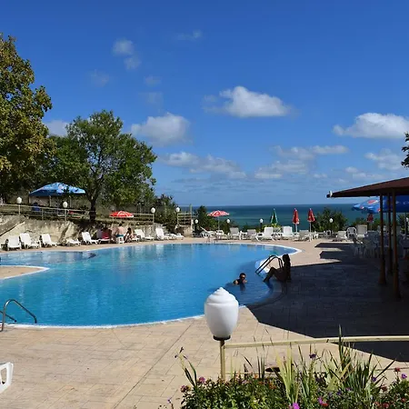 Отель Ahilea - Free Pool Access 3*