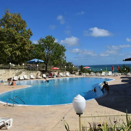 Отель Ahilea - Free Pool Access