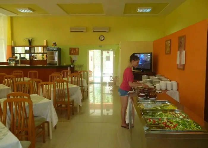 Ahilea - Free Pool Access