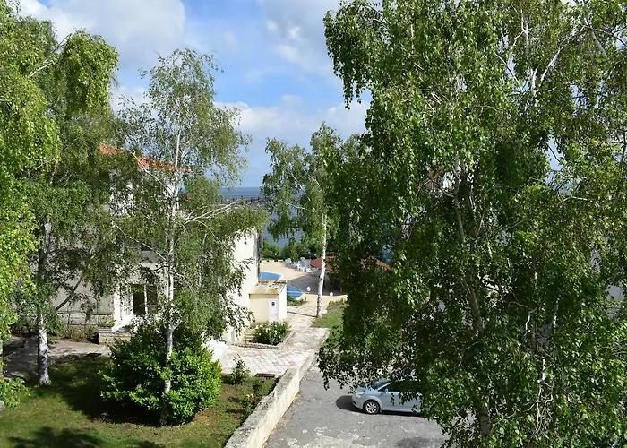 Ahilea - Free Pool Access Hotel