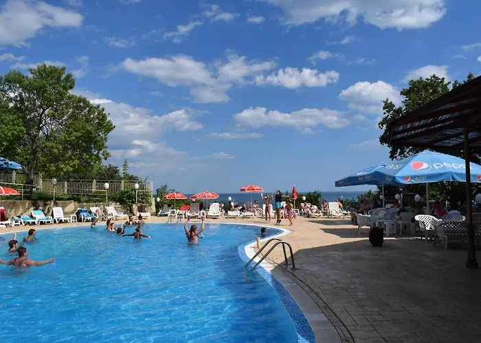Hotel Ahilea - Free Pool Access Balchik
