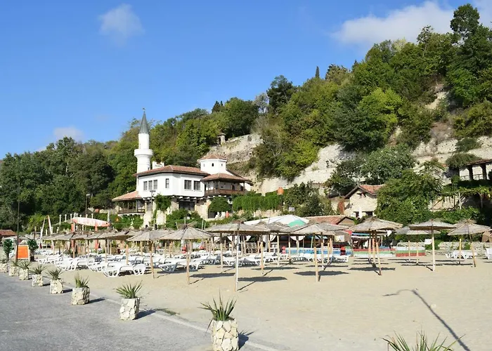 Ahilea - Free Pool Access