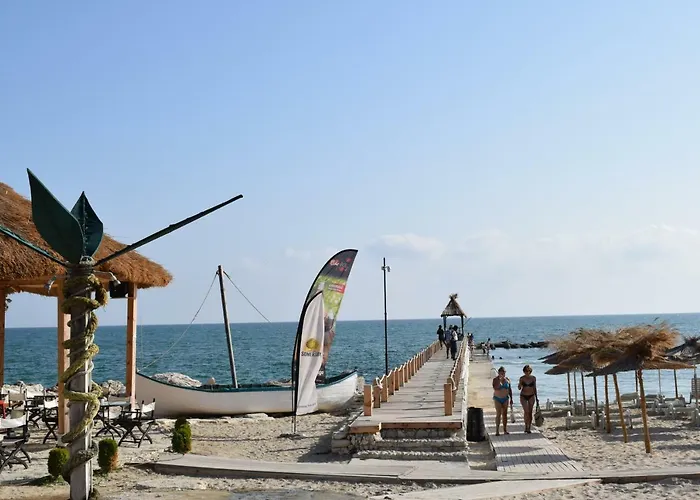 Ahilea - Free Pool Access