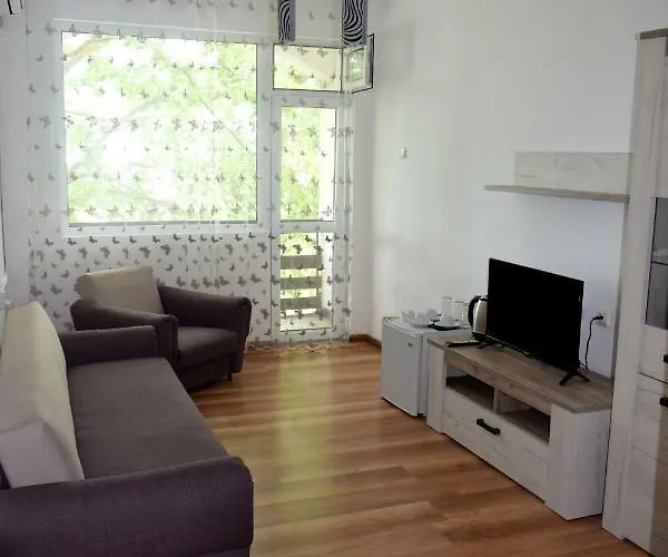 Hotel Ahilea - Free Pool Access